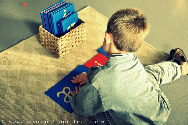 Montessori: Lettere Smerigliate Fai-Da-Te - il blog di Claudia Porta